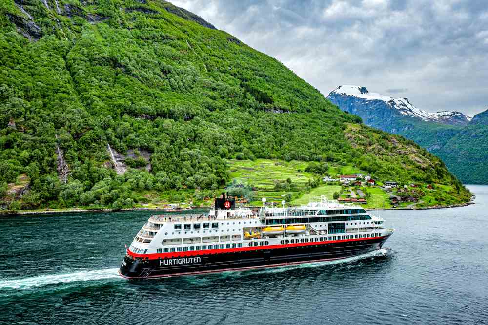 Best time to go to Hurtigruten Cruise